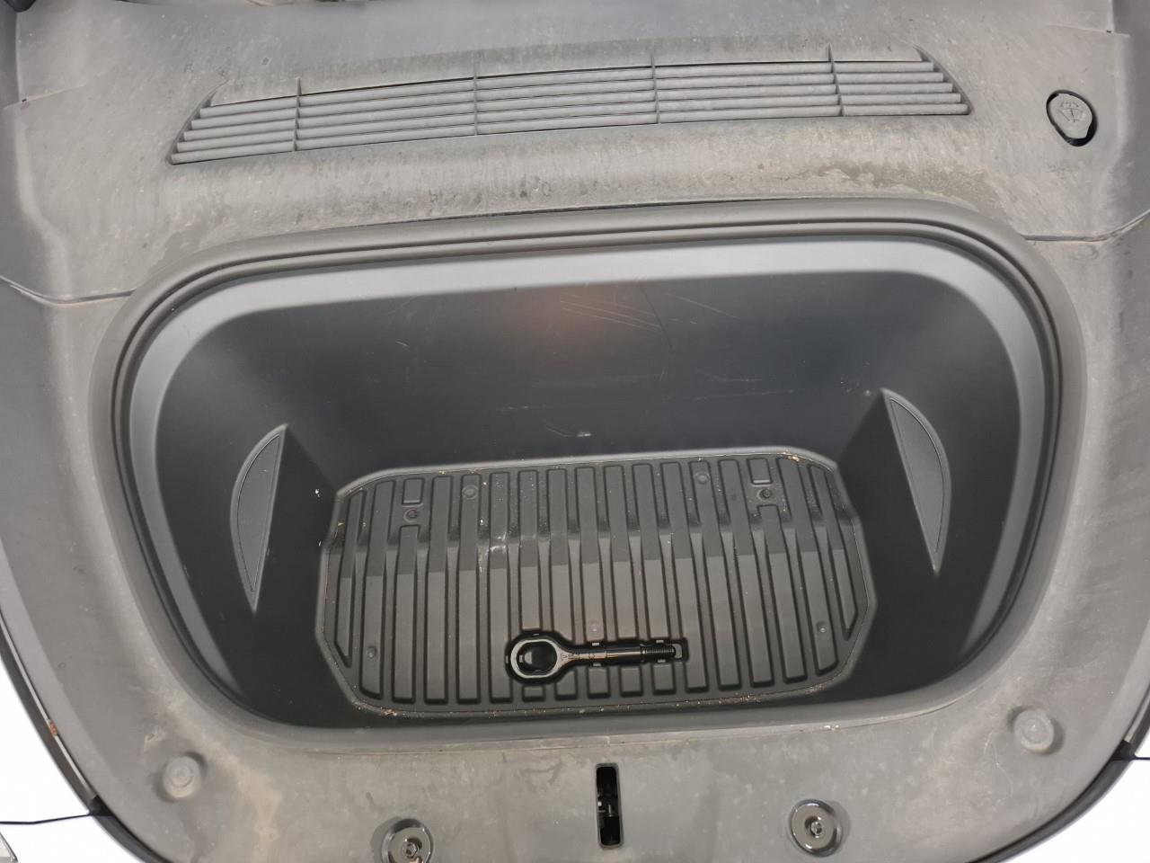 Tesla Model Y Long Range AWD 351pk AMD RYZEN 91.9% SoH [ TREKHAAK+ AUTOPILOT+20 INCH+PREMIUM AUDIO ] 21