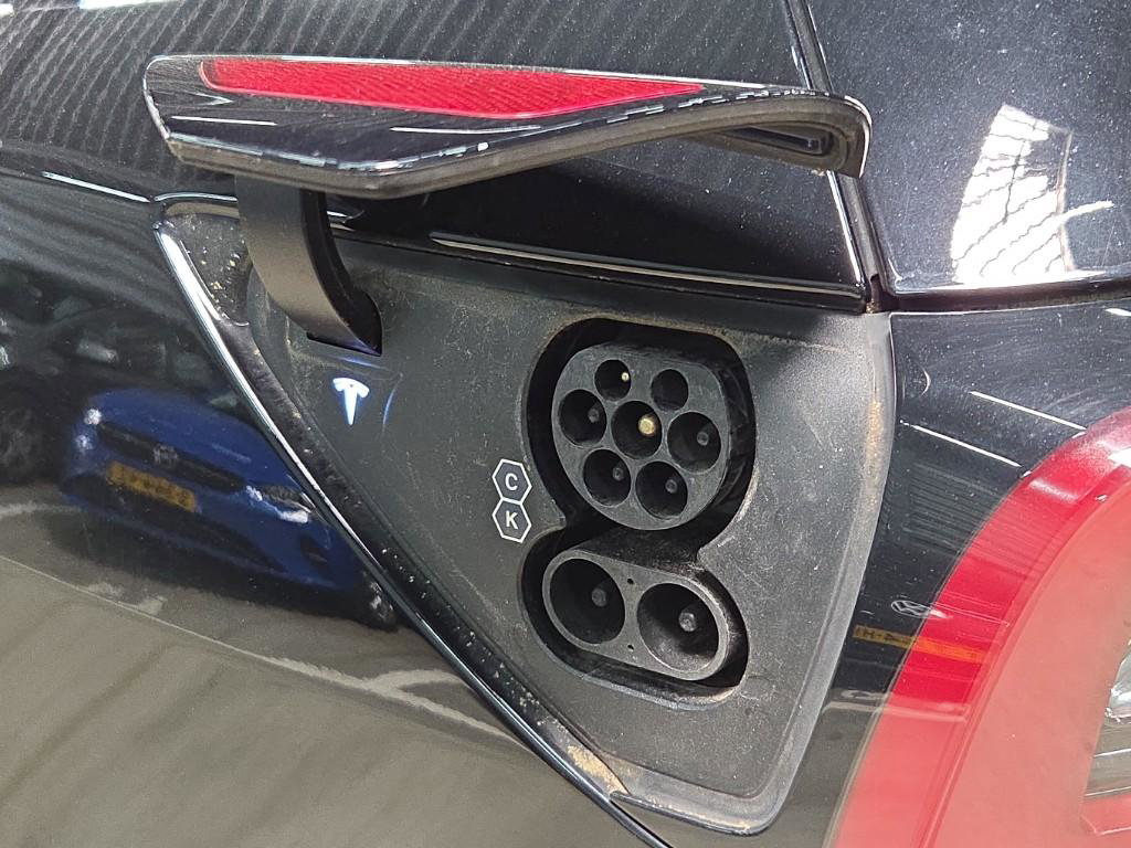Tesla Model Y Long-Range AWD 351pk 75 kWh [ AMD RYZEN+AUTOPILOT+20 INCH+533KM WLTP+PREMIUM AUDIO ] 4