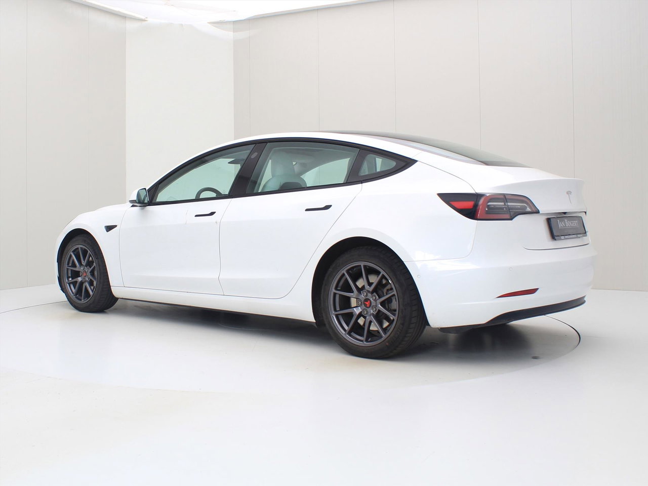 Tesla Model 3 Long-Range AWD 351pk 75 kWh UPGRADE [ WIT LEDER+RYZEN AMD+WARMTEPOMP+AUTOPILOT ] 3