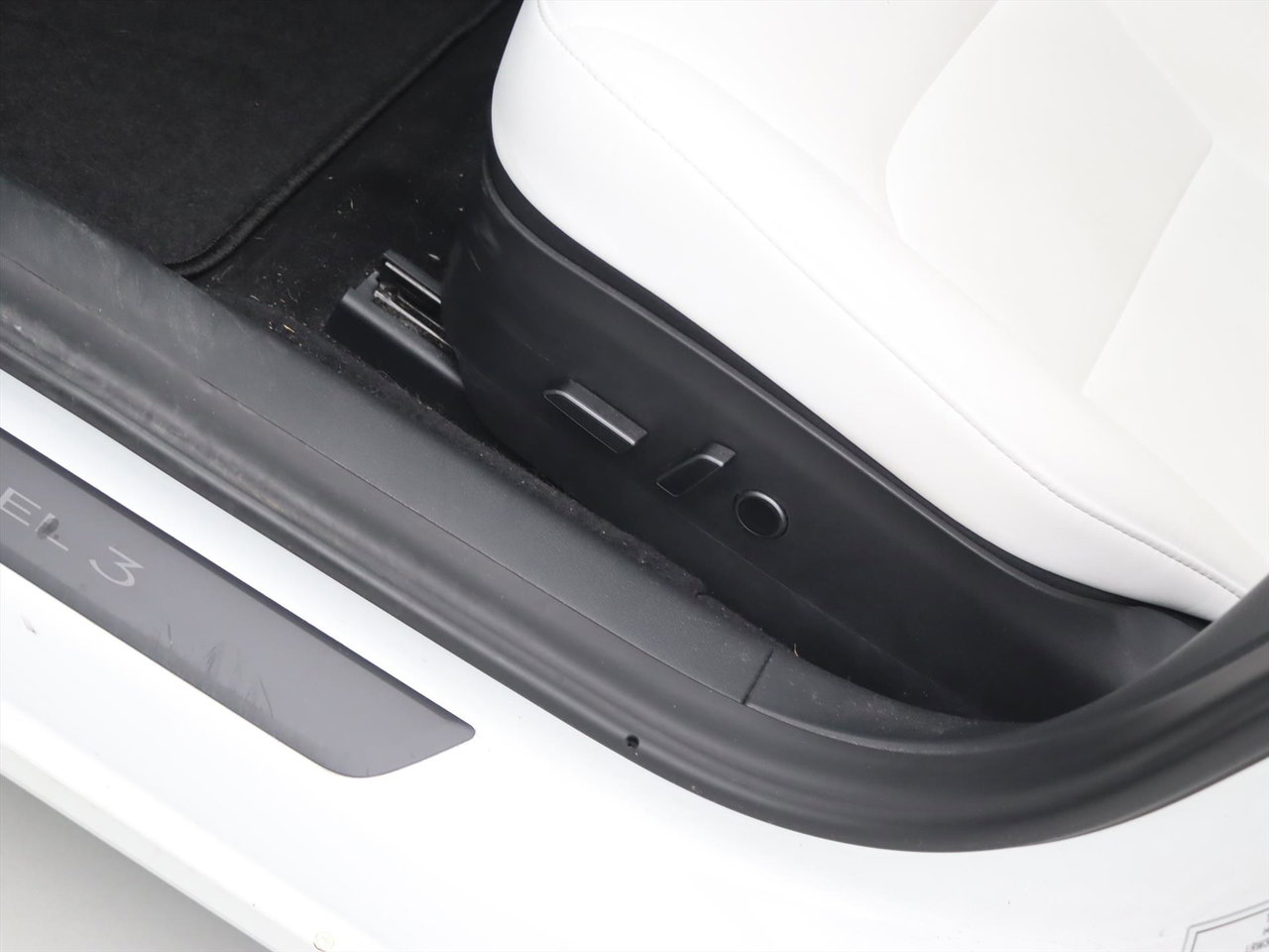 Tesla Model 3 Long-Range AWD 351pk 75 kWh UPGRADE [ WIT LEDER+RYZEN AMD+WARMTEPOMP+AUTOPILOT ] 24