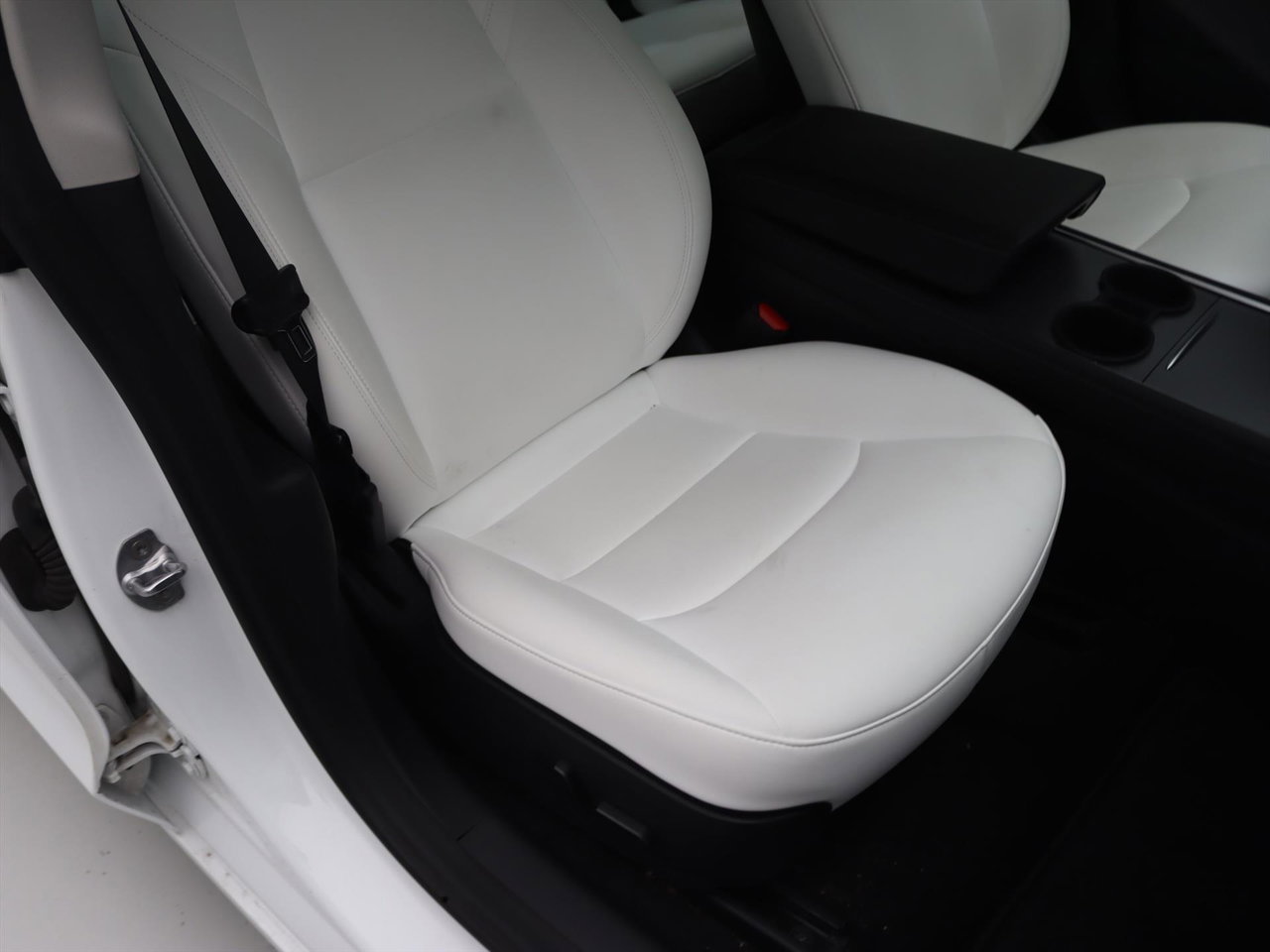 Tesla Model 3 Long-Range AWD 351pk 75 kWh UPGRADE [ WIT LEDER+RYZEN AMD+WARMTEPOMP+AUTOPILOT ] 19