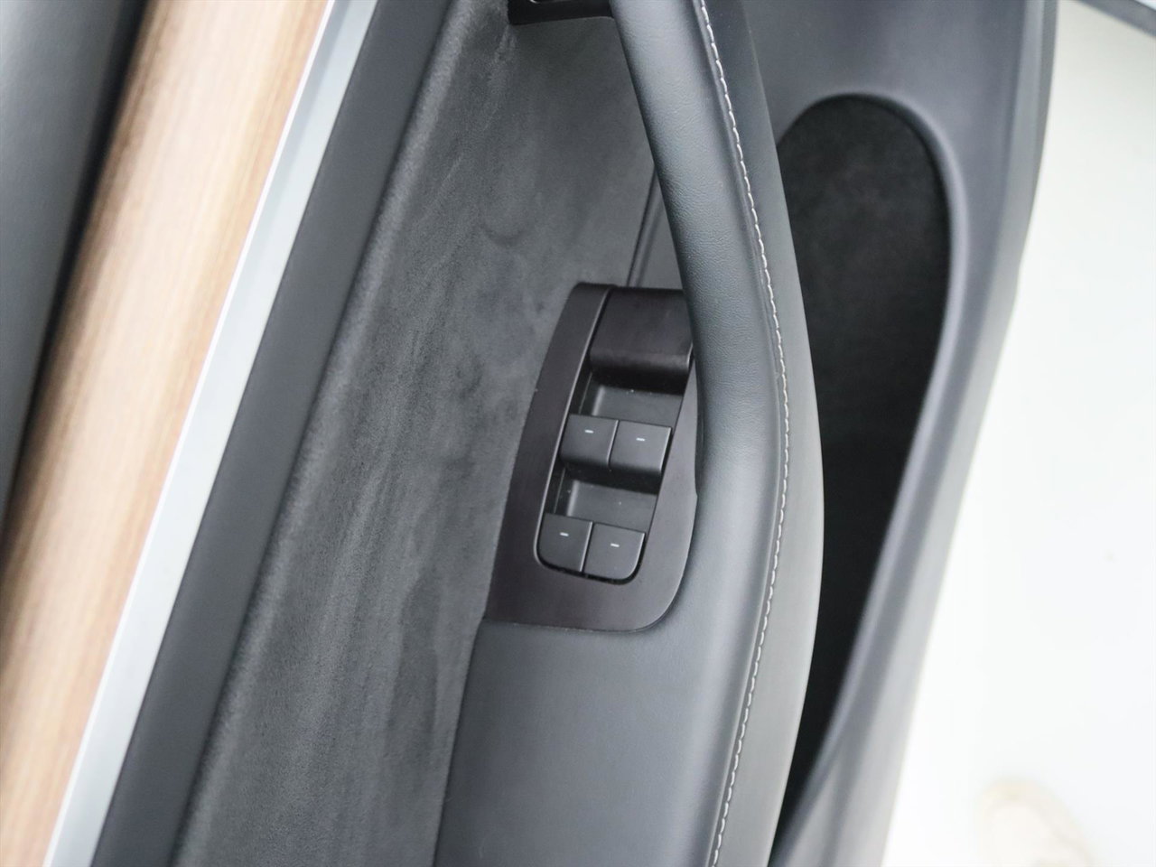 Tesla Model Y Long Range AWD 75kWh 351pk 95.2% SoH AMD RYZEN [ AUTOPILOT+19 INCH+PREMIUM AUDIO ] 24