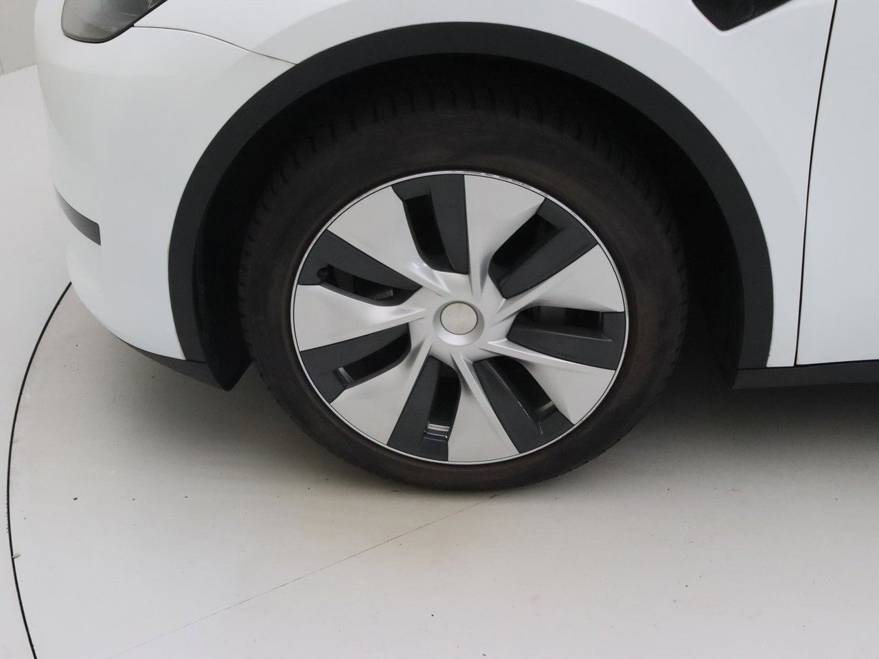 Tesla Model Y Standard RWD Plus 351pk [ LFP ACCU+AUTOPILOT+19 INCH+PREMIUM AUDIO ] 21