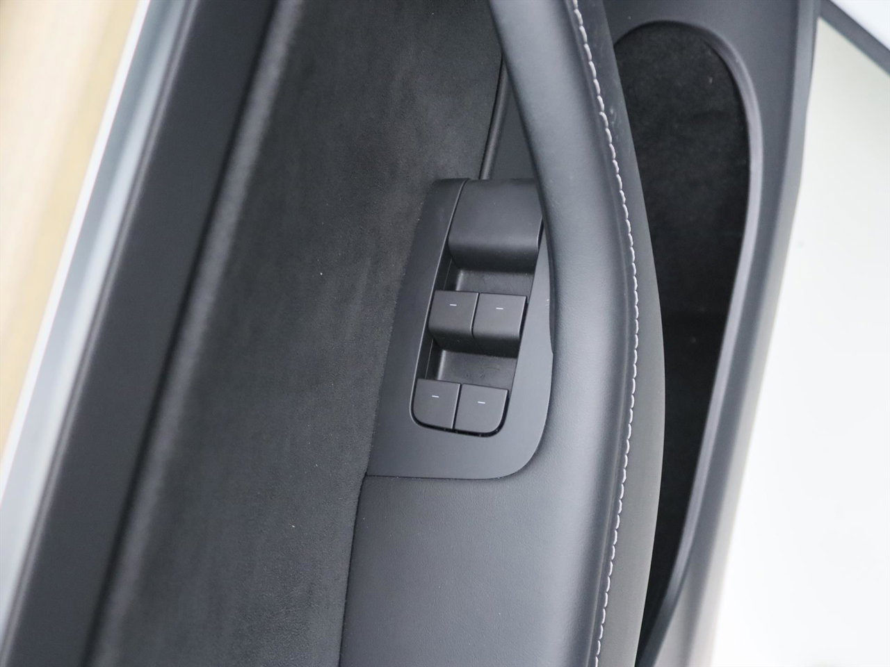 Tesla Model Y Standard RWD Plus 351pk [ LFP ACCU+AUTOPILOT+19 INCH+PREMIUM AUDIO ] 23