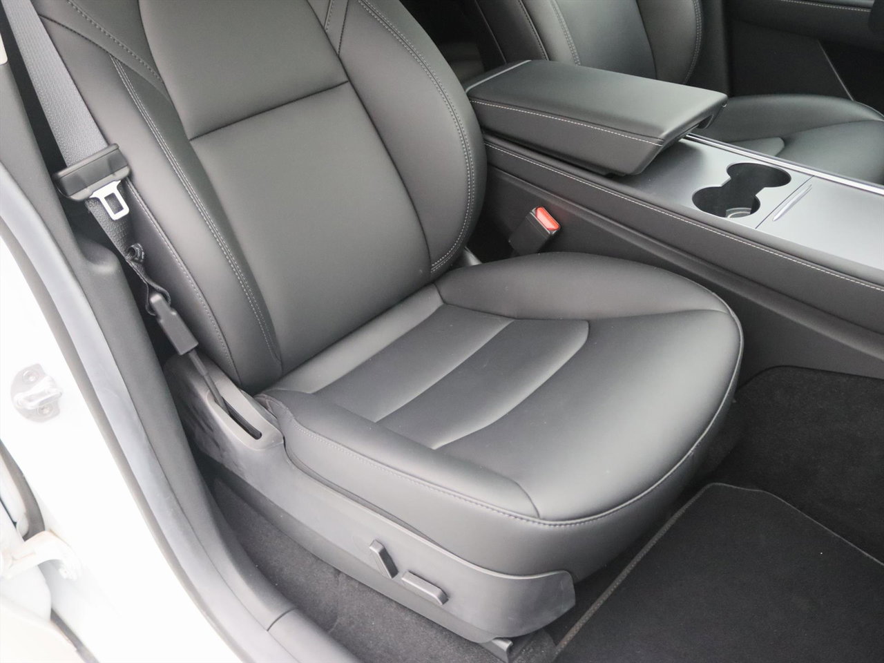 Tesla Model Y Standard RWD Plus 351pk [ LFP ACCU+AUTOPILOT+19 INCH+PREMIUM AUDIO ] 19