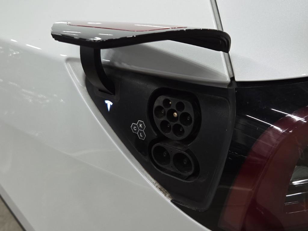 Tesla Model Y Long Range RWD [ HW4+WIT LEDER+AUTOPILOT+19 INCH+600KM WLTP ] 19