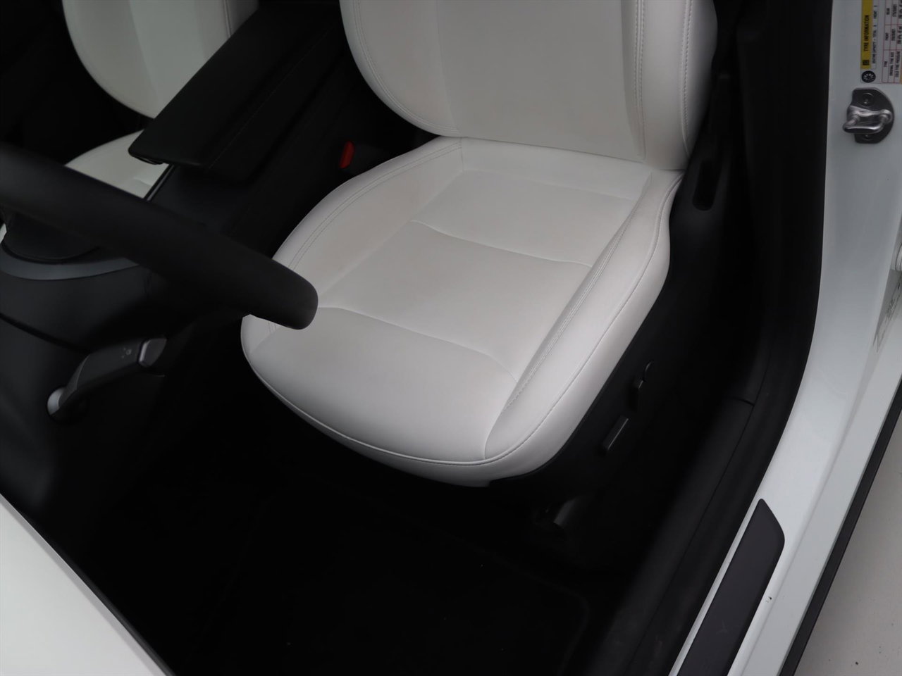 Tesla Model Y Performance 534pk AWD 90.9% SoH [ TREKHAAK+FSD+WIT LEDER+21 INCH+WARMTEPOMP+RYZEN ] 17