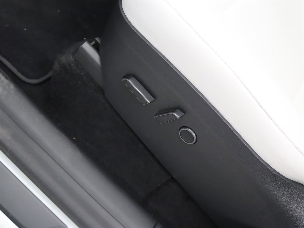 Tesla Model Y Performance 534pk AWD 90.9% SoH [ TREKHAAK+FSD+WIT LEDER+21 INCH+WARMTEPOMP+RYZEN ] 18