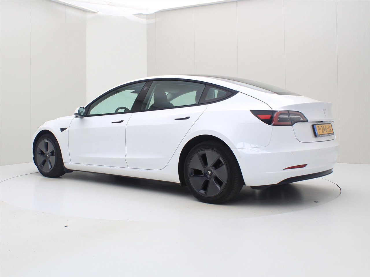 Tesla Model 3 Standard RWD Plus FACELIFT [ LFP-ACCU+WARMTEPOMP+AUTOPILOT+60 kWh+PREMIUM AUDIO ] 3