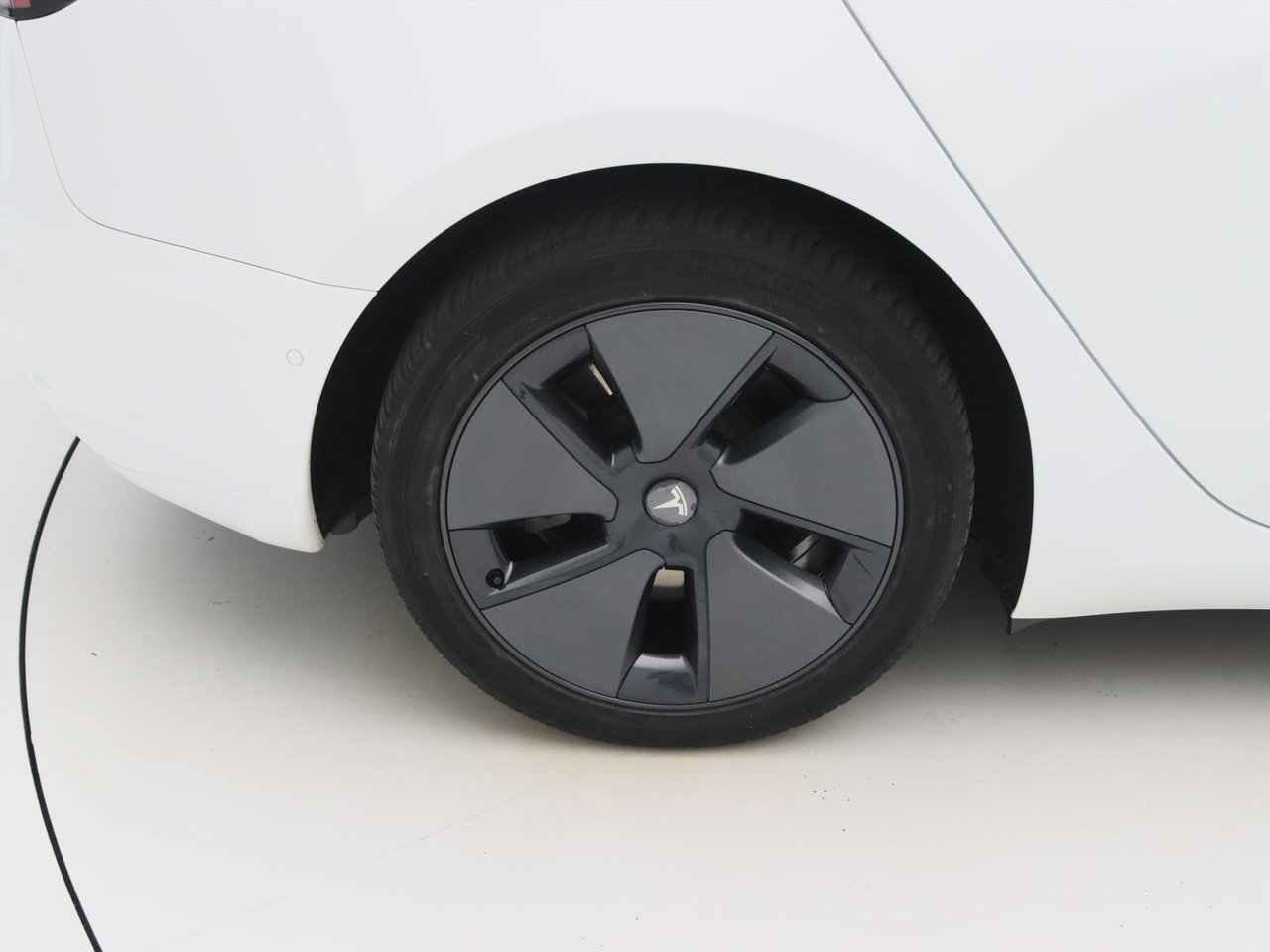 Tesla Model 3 Standard RWD Plus FACELIFT [ LFP-ACCU+WARMTEPOMP+AUTOPILOT+60 kWh+PREMIUM AUDIO ] 9
