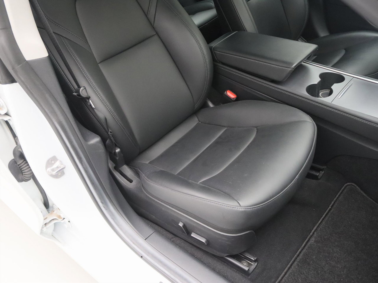Tesla Model 3 Standard RWD Plus FACELIFT [ LFP-ACCU+WARMTEPOMP+AUTOPILOT+60 kWh+PREMIUM AUDIO ] 15