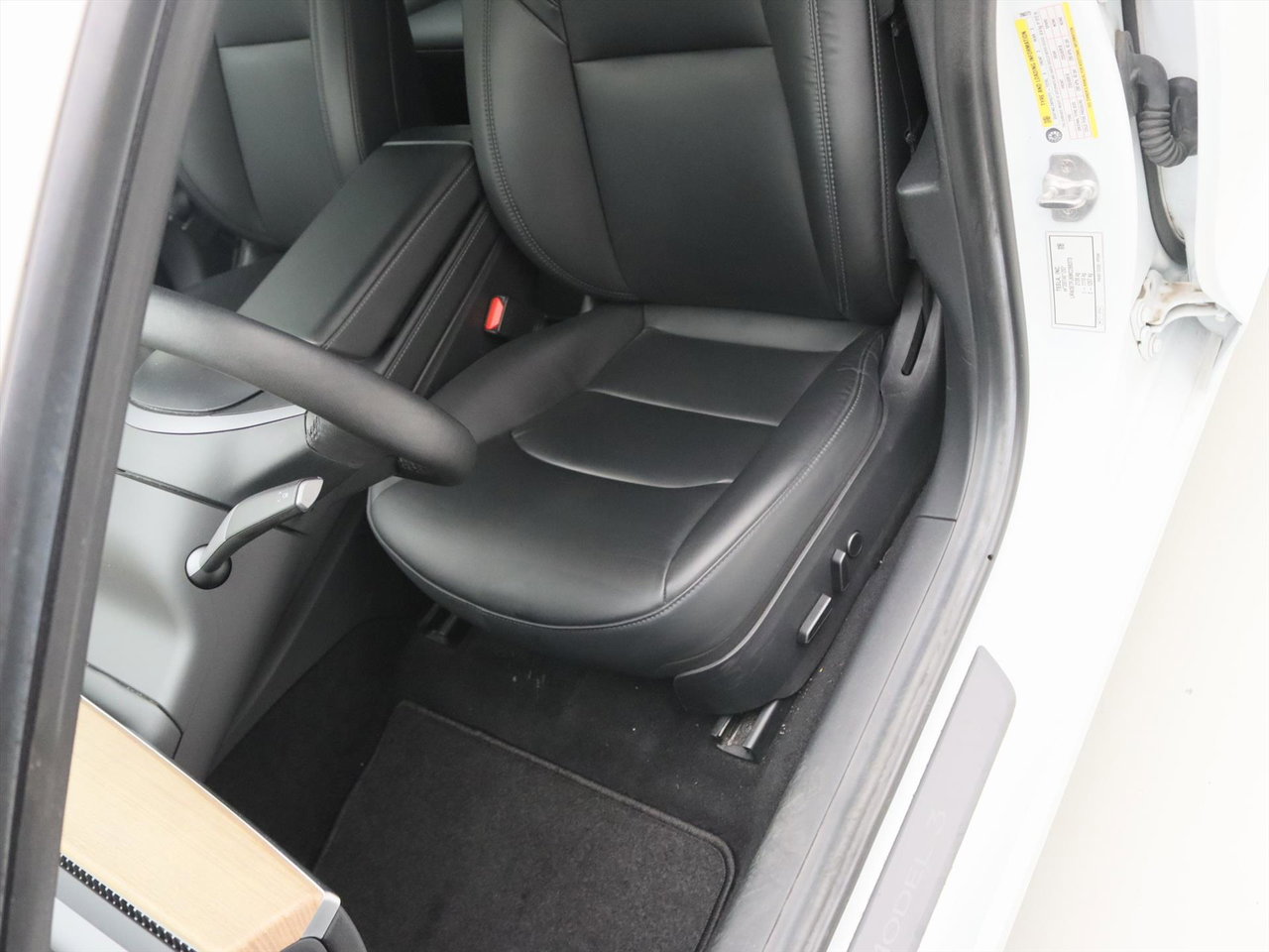 Tesla Model 3 Standard RWD Plus FACELIFT [ LFP-ACCU+WARMTEPOMP+AUTOPILOT+60 kWh+PREMIUM AUDIO ] 17