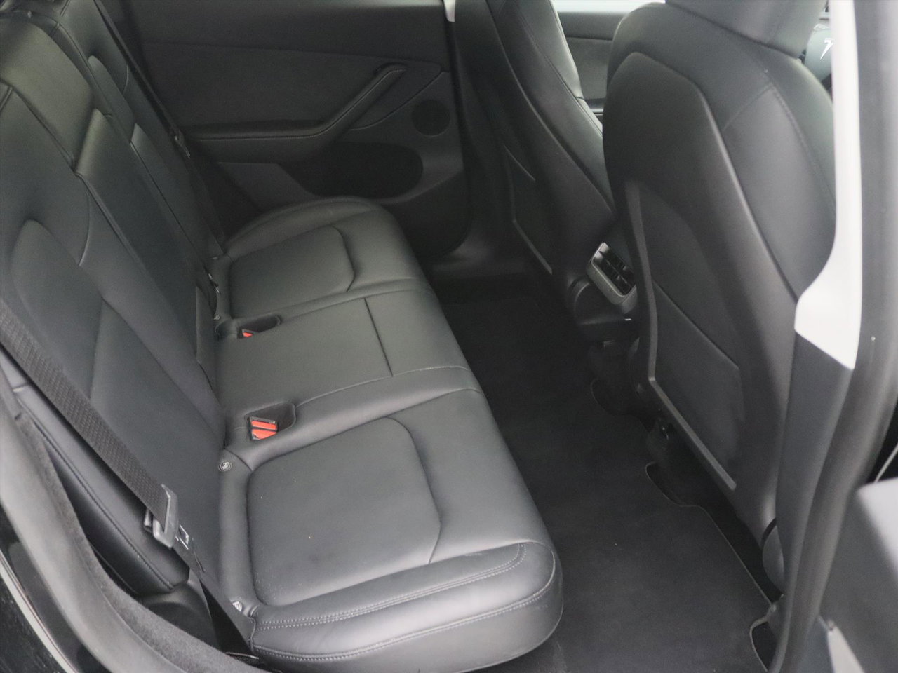 Tesla Model Y Long Range AWD 75kWh 351pk AMD RYZEN [ AUTOPILOT+19 INCH+PREMIUM AUDIO ] 9