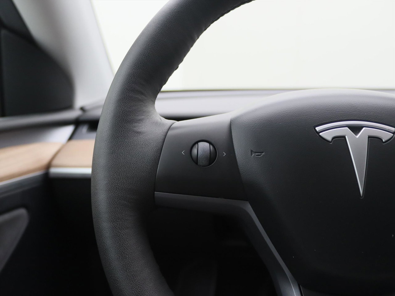 Tesla Model Y Long Range AWD 75kWh 351pk AMD RYZEN [ AUTOPILOT+19 INCH+PREMIUM AUDIO ] 21