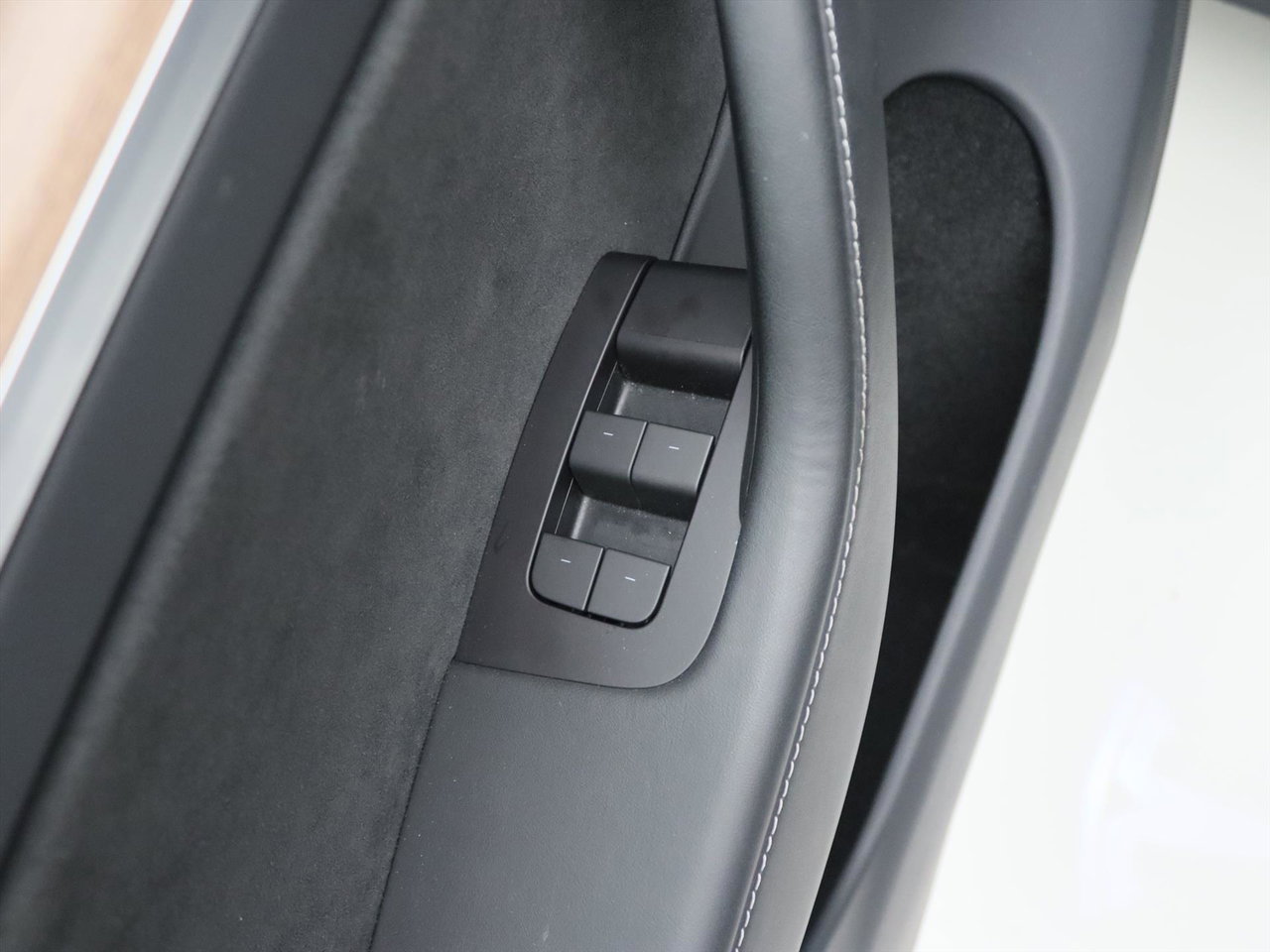 Tesla Model Y Long Range AWD 75kWh 351pk 92.5% SoH [ AMD RYZEN+AUTOPILOT+19 INCH+PREMIUM AUDIO ] 25