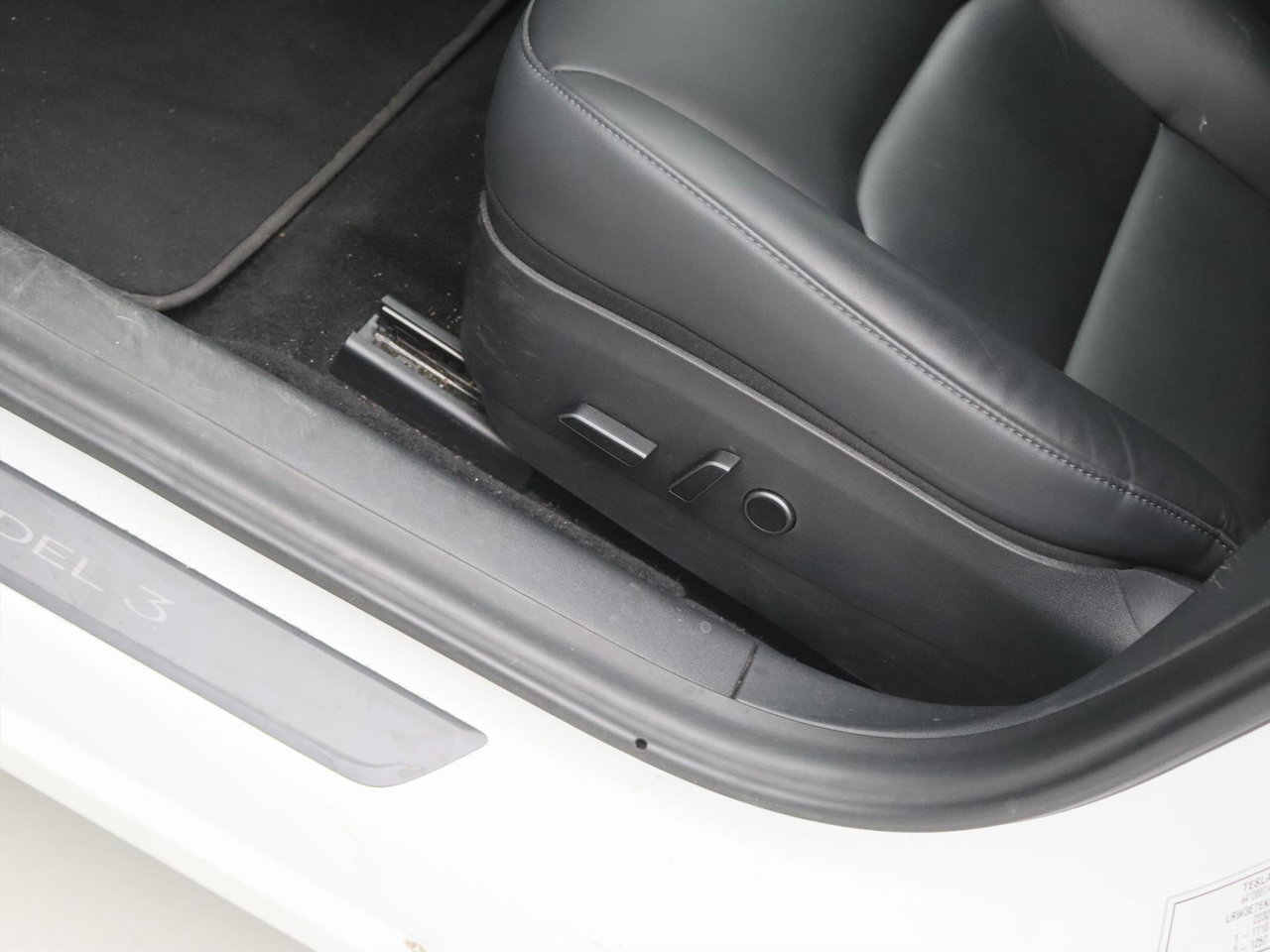 Tesla Model 3 Long-Range AWD 351pk 75 kWh 93% SoH FACELIFT [ WARMTEPOMP+AUTOPILOT+620KM WLTP+ ] 18