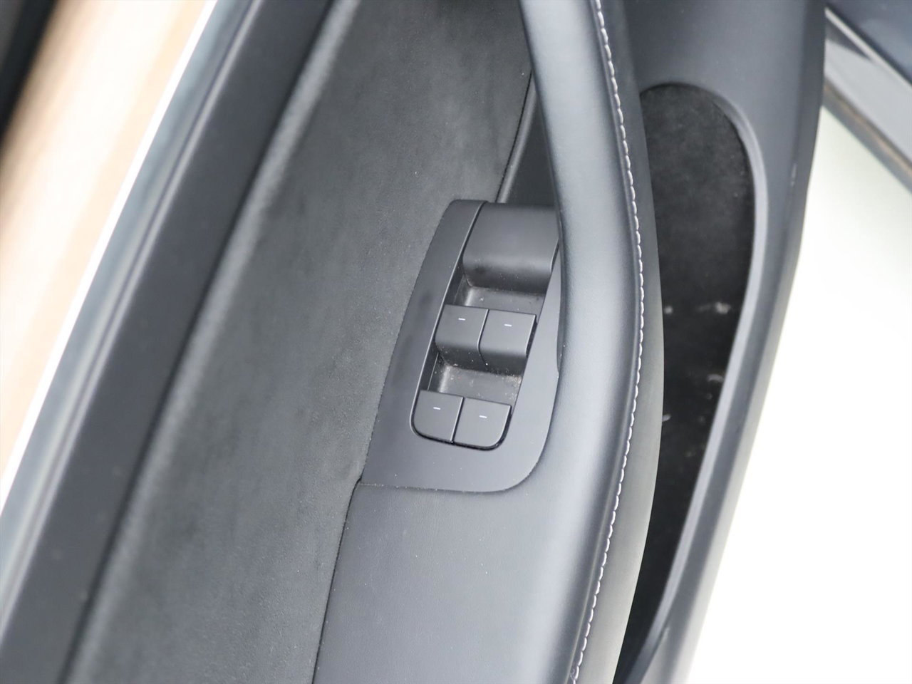 Tesla Model Y Long Range AWD 75kWh 351pk AMD RYZEN [ AUTOPILOT+19 INCH+PREMIUM AUDIO ] 26
