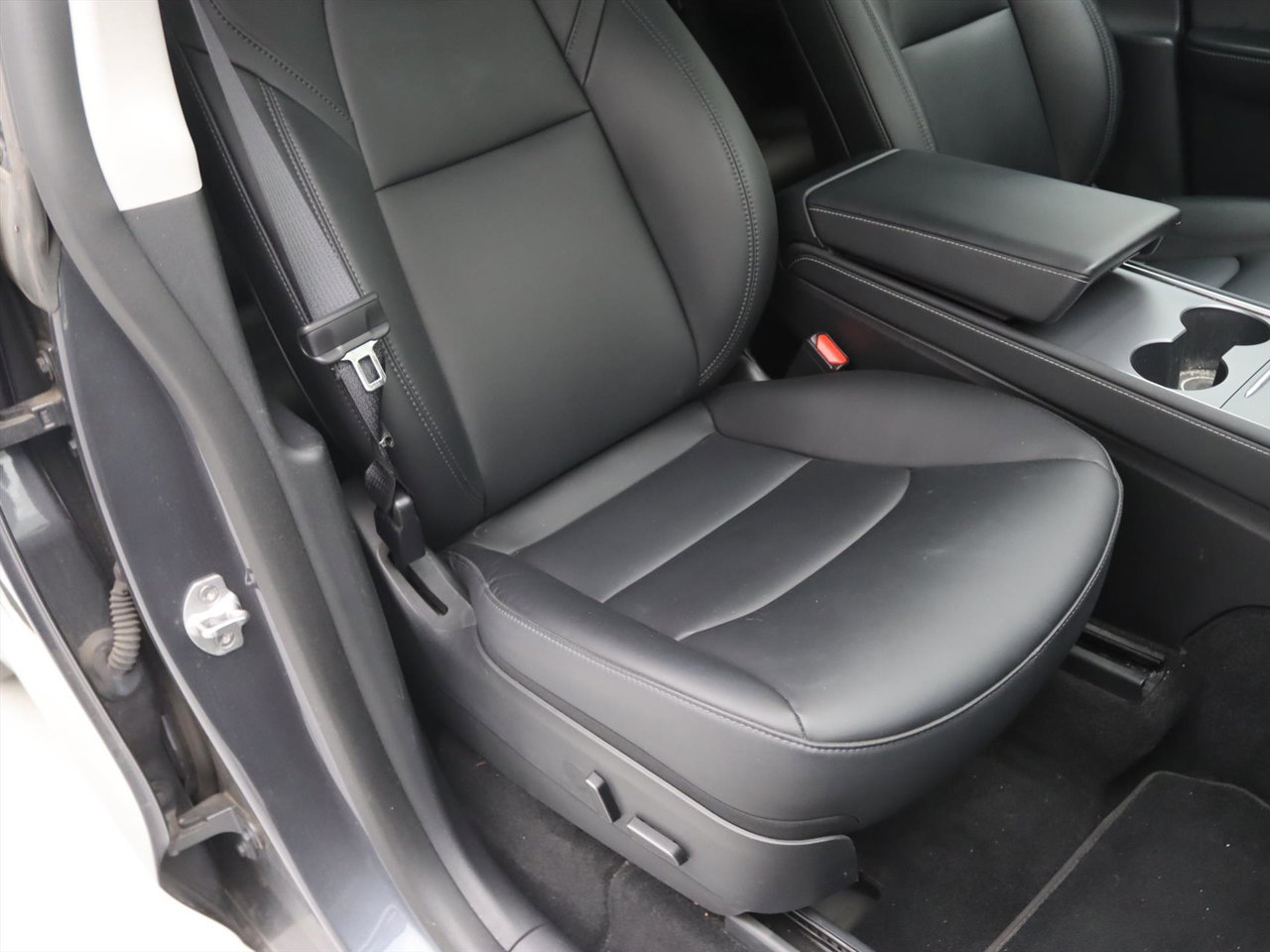 Tesla Model Y Long Range AWD 75kWh 351pk AMD RYZEN [ AUTOPILOT+19 INCH+PREMIUM AUDIO ] 15
