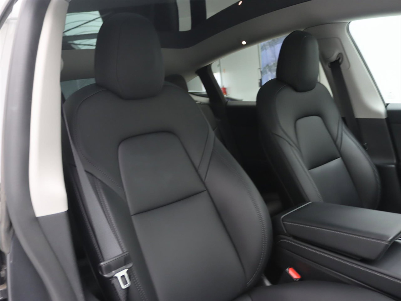 Tesla Model Y Long Range AWD 75kWh 351pk AMD RYZEN [ AUTOPILOT+19 INCH+PREMIUM AUDIO ] 16
