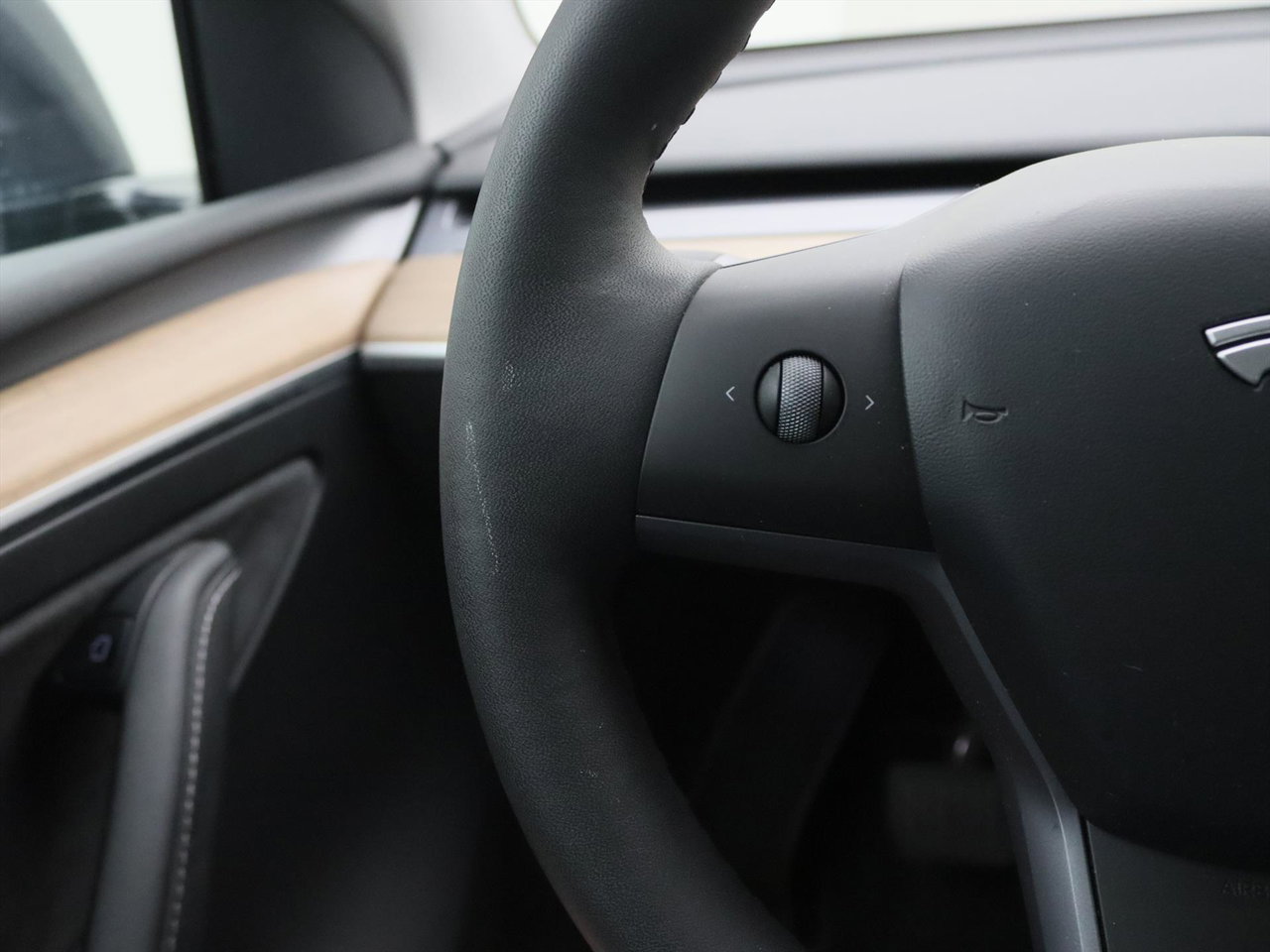 Tesla Model Y Long Range AWD 75kWh 351pk AMD RYZEN [ AUTOPILOT+19 INCH+PREMIUM AUDIO ] 20