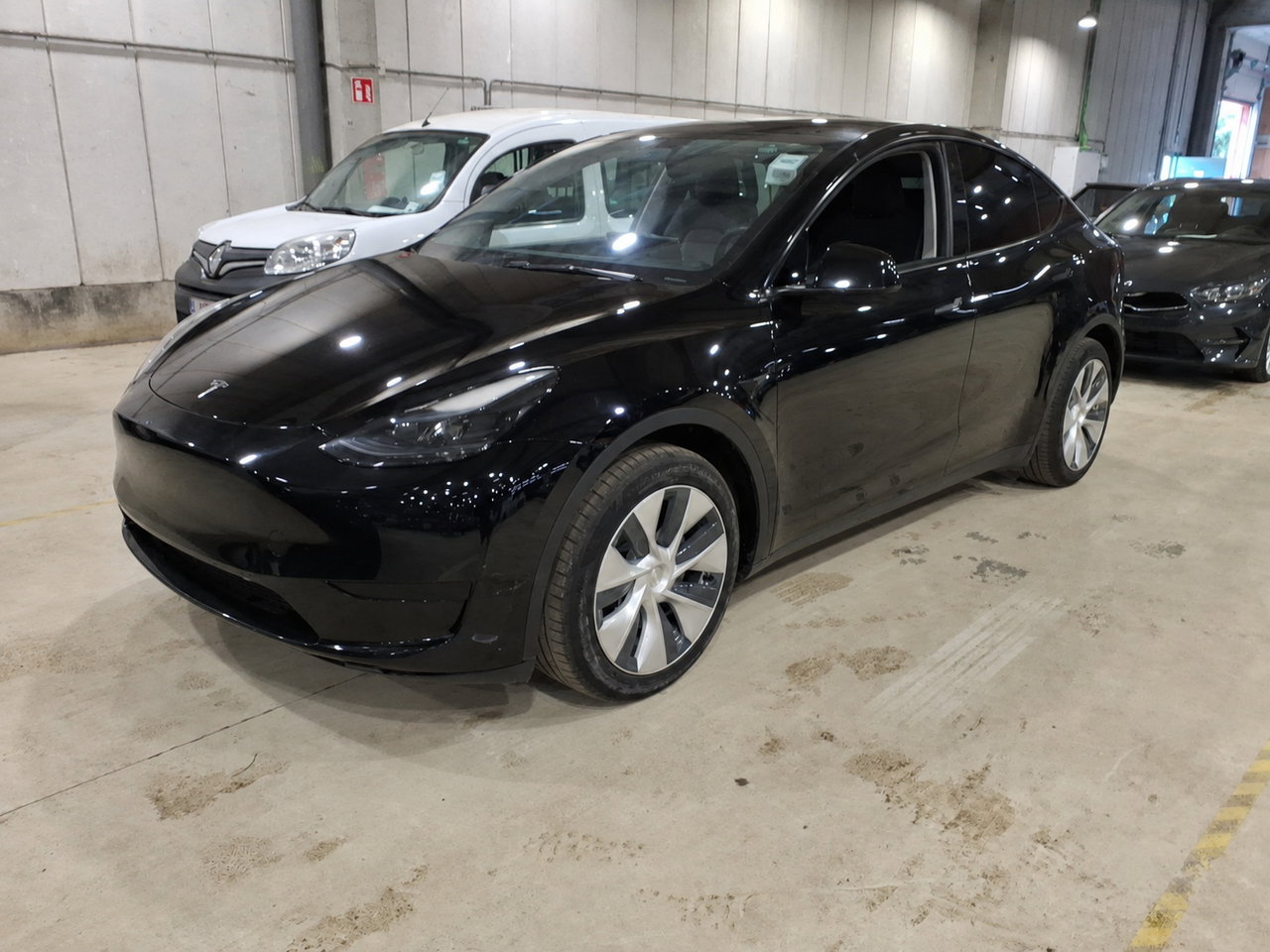 Tesla Model Y Standard RWD Plus 351pk 96% SoH AMD RYZEN [ LFP ACCU+AUTOPILOT+19 INCH+PREMIUM AUDIO ]