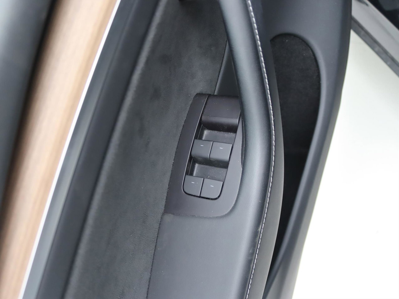Tesla Model Y Long Range AWD 75kWh 351pk 94.1% SoH AMD RYZEN [ AUTOPILOT+19 INCH+PREMIUM AUDIO ] 26
