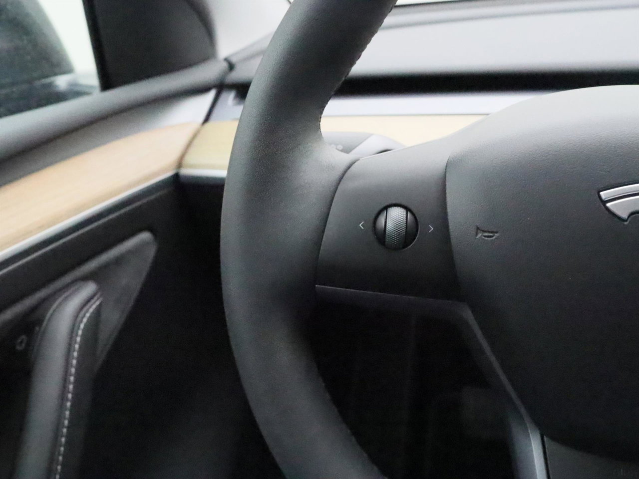 Tesla Model Y Long-Range AWD 92.6% SoH [ TREKHAAK+ENHANCED AUTOPILOT+RYZEN AMD+20 INCH+PREMIUM AUDIO ] 20