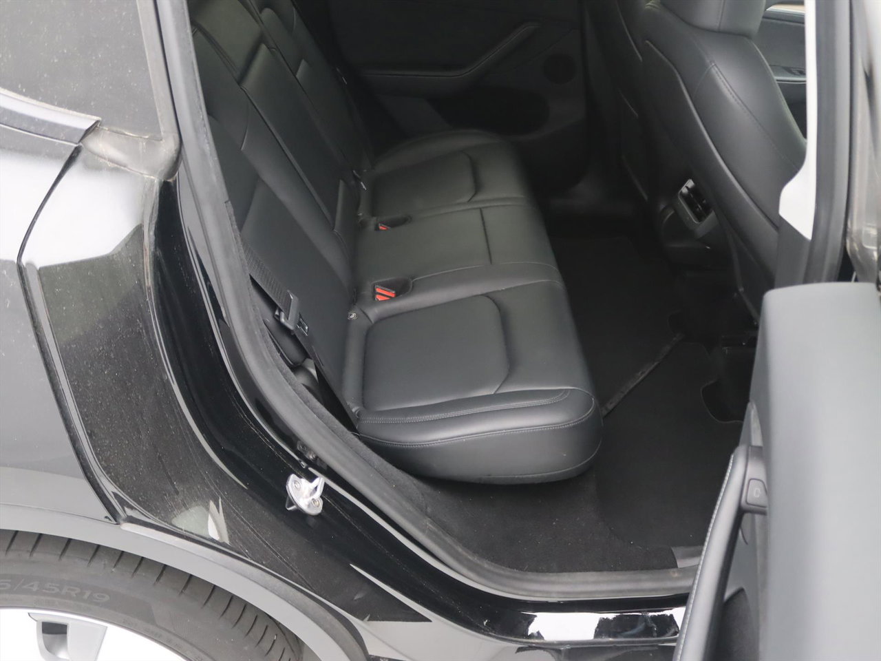 Tesla Model Y Long Range AWD 75kWh 351pk 93.2% SoH AMD RYZEN [ AUTOPILOT+19 INCH+PREMIUM AUDIO ] 16