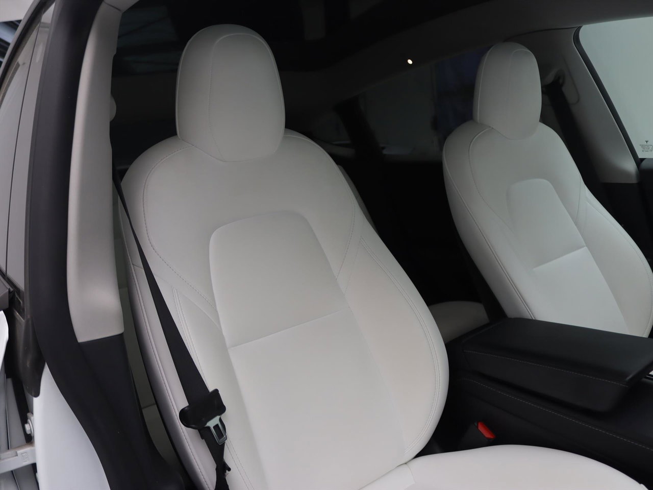 Tesla Model Y Long Range AWD 75kWh 351pk AMD RYZEN [ WIT LEDER+AUTOPILOT+20 INCH+PREMIUM AUDIO ] 19