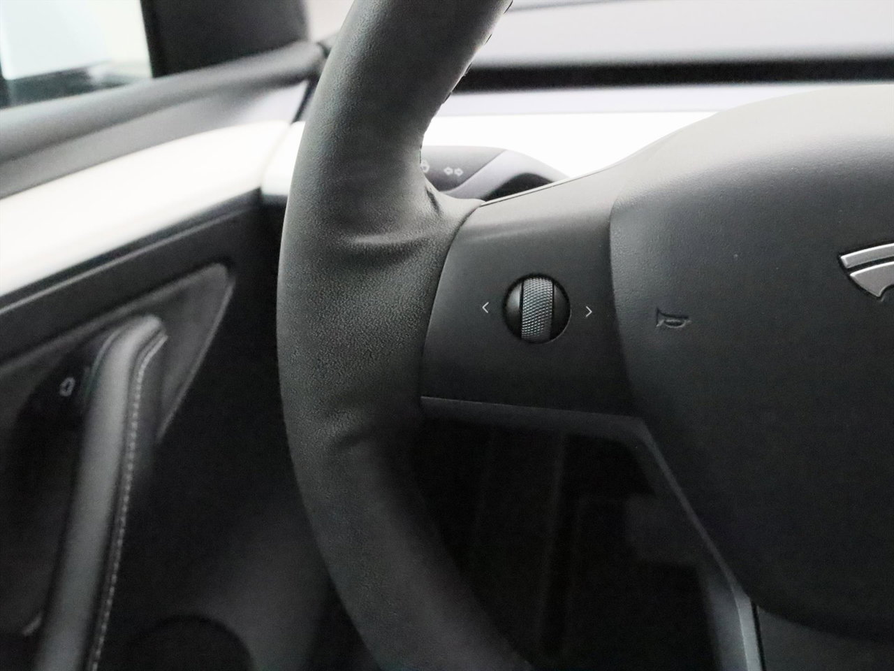 Tesla Model Y Long Range AWD 75kWh 351pk AMD RYZEN [ WIT LEDER+AUTOPILOT+20 INCH+PREMIUM AUDIO ] 27