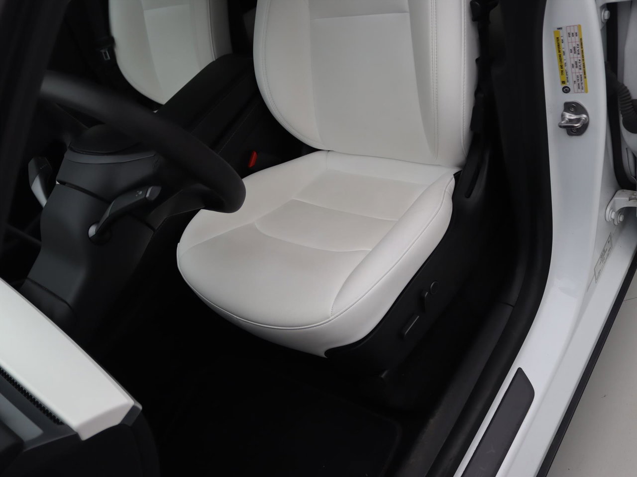 Tesla Model Y Long Range AWD 75kWh 351pk AMD RYZEN [ WIT LEDER+AUTOPILOT+20 INCH+PREMIUM AUDIO ] 25