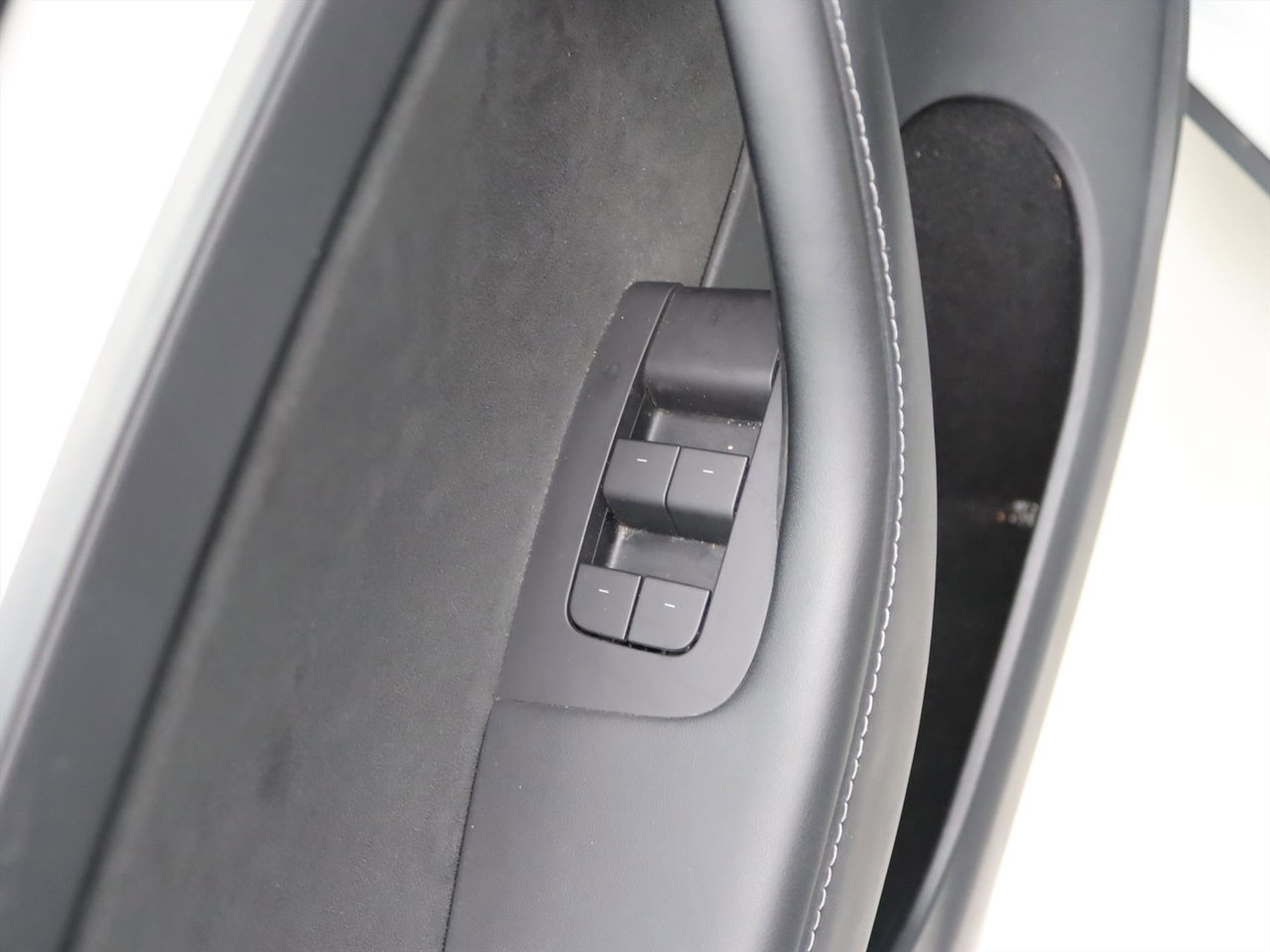 Tesla Model Y Long Range AWD 75kWh 351pk AMD RYZEN [ WIT LEDER+AUTOPILOT+20 INCH+PREMIUM AUDIO ] 23