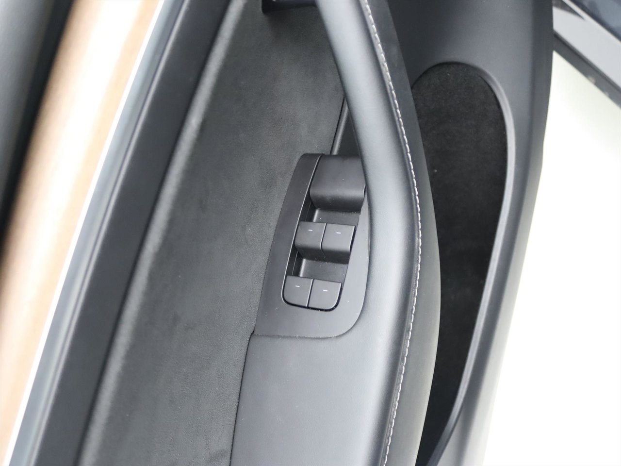 Tesla Model Y Long Range AWD 75kWh 351pk AMD RYZEN [ AUTOPILOT+19 INCH+PREMIUM AUDIO ] 25
