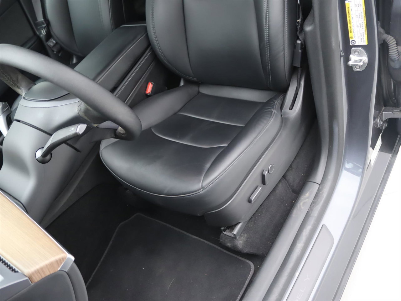 Tesla Model Y Long Range AWD 75kWh 351pk AMD RYZEN [ AUTOPILOT+19 INCH+PREMIUM AUDIO ] 27