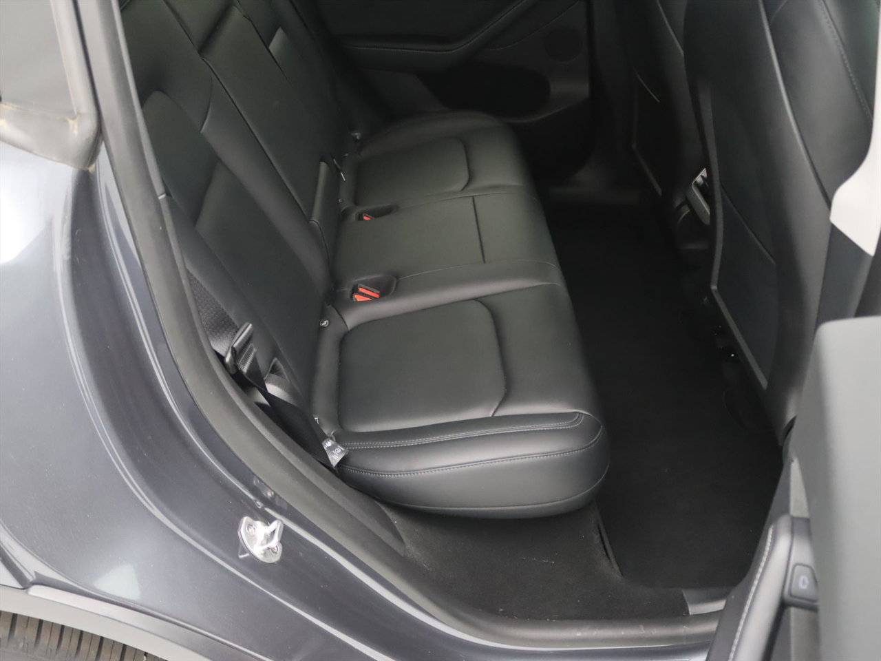 Tesla Model Y Long Range AWD 75kWh 351pk AMD RYZEN [ AUTOPILOT+19 INCH+PREMIUM AUDIO ] 17