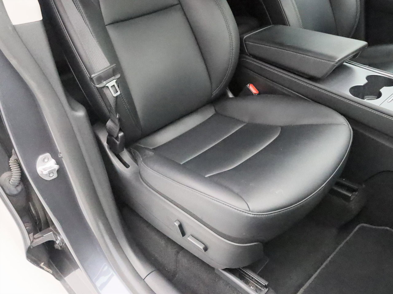 Tesla Model Y Long Range AWD 75kWh 351pk AMD RYZEN [ AUTOPILOT+19 INCH+PREMIUM AUDIO ] 21