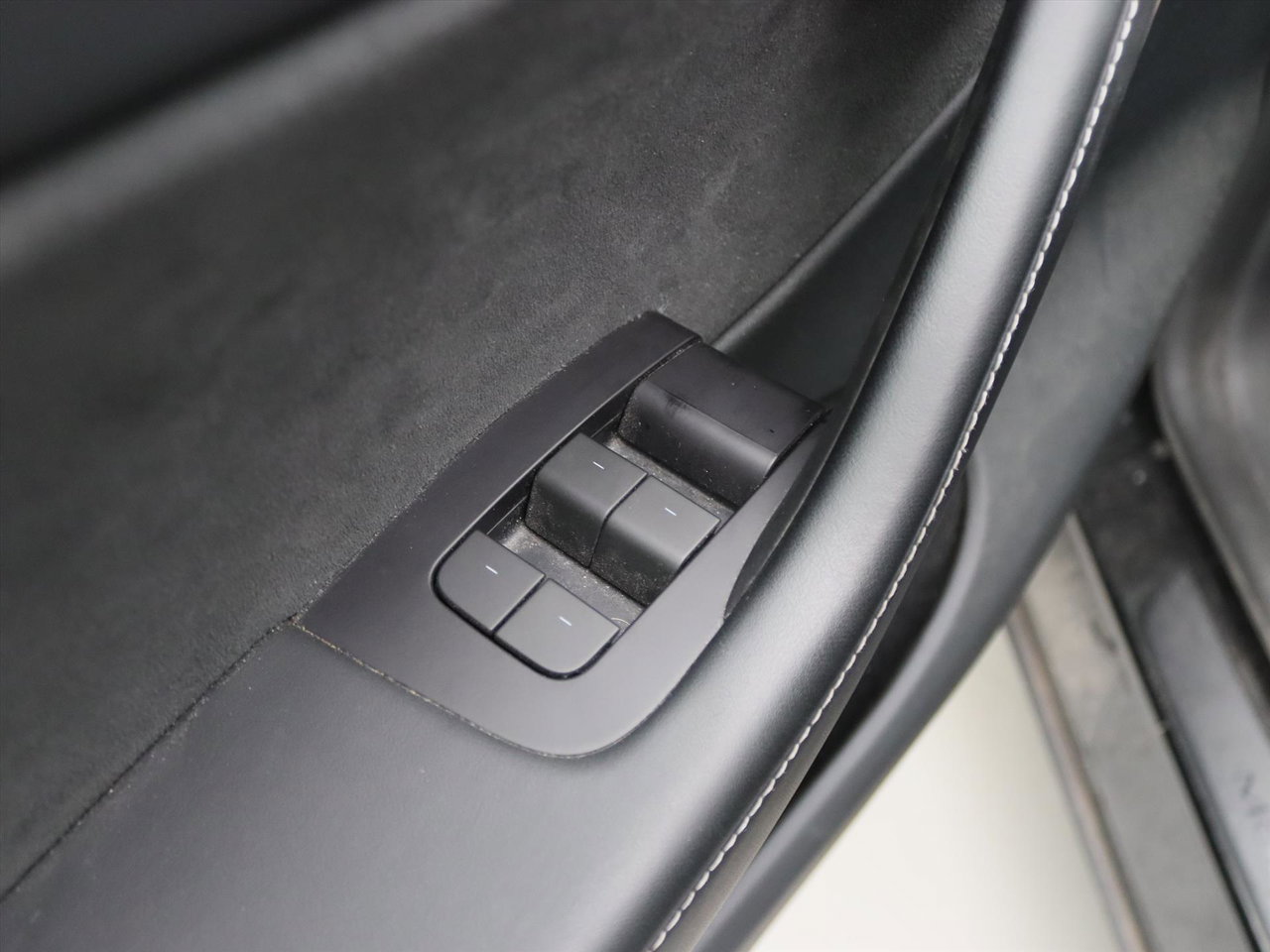Tesla Model Y Long Range AWD 75kWh 351pk [ AMD RYZEN+AUTOPILOT+19 INCH+PREMIUM AUDIO ] 18