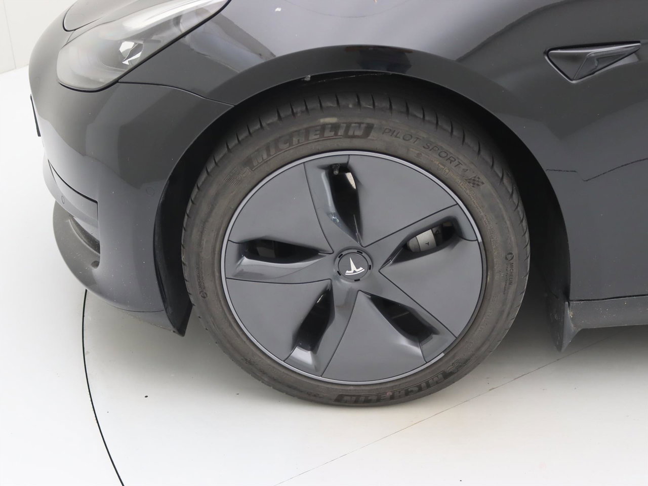 Tesla Model 3 Model 3 Standard RWD Plus FACELIFT 93.7% SoH [ AMD RYZEN+LFP-ACCU+WARMTEPOMP+AUTOPILOT ] 19