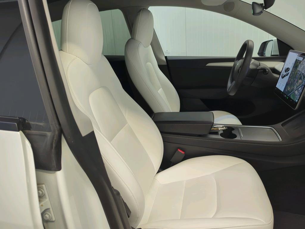 Tesla Model Y Long Range AWD 75kWh 351pk 92,2% SoH [ WIT LEDER+TREKHAAK+AUTOPILOT+20 INCH+PREMIUM AUDIO ] 6