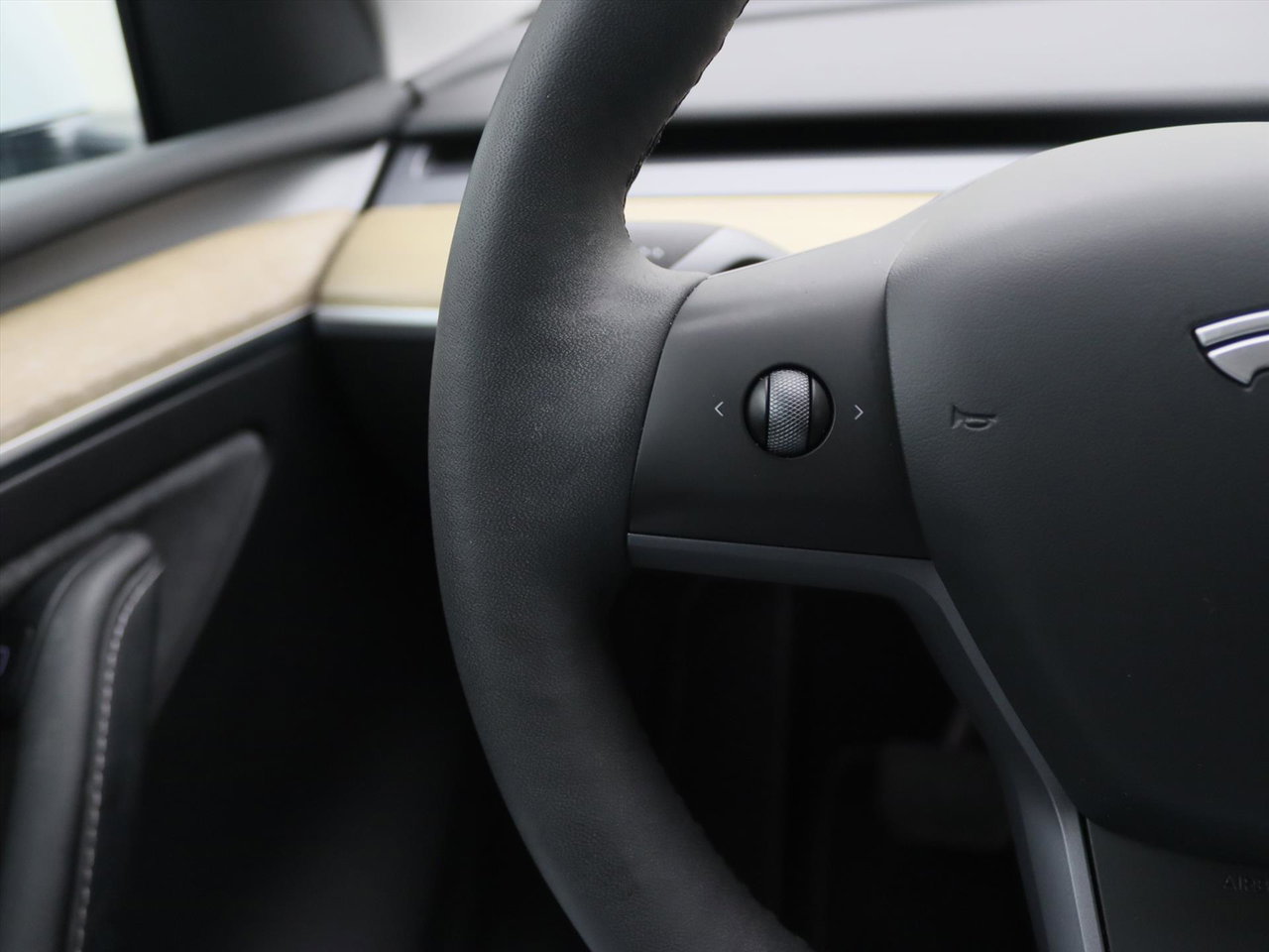 Tesla Model Y Standard RWD Plus 351pk 90,9% SoH [ TREKHAAK+LFP ACCU+AUTOPILOT+20 INCH+PREMIUM AUDIO ] 24