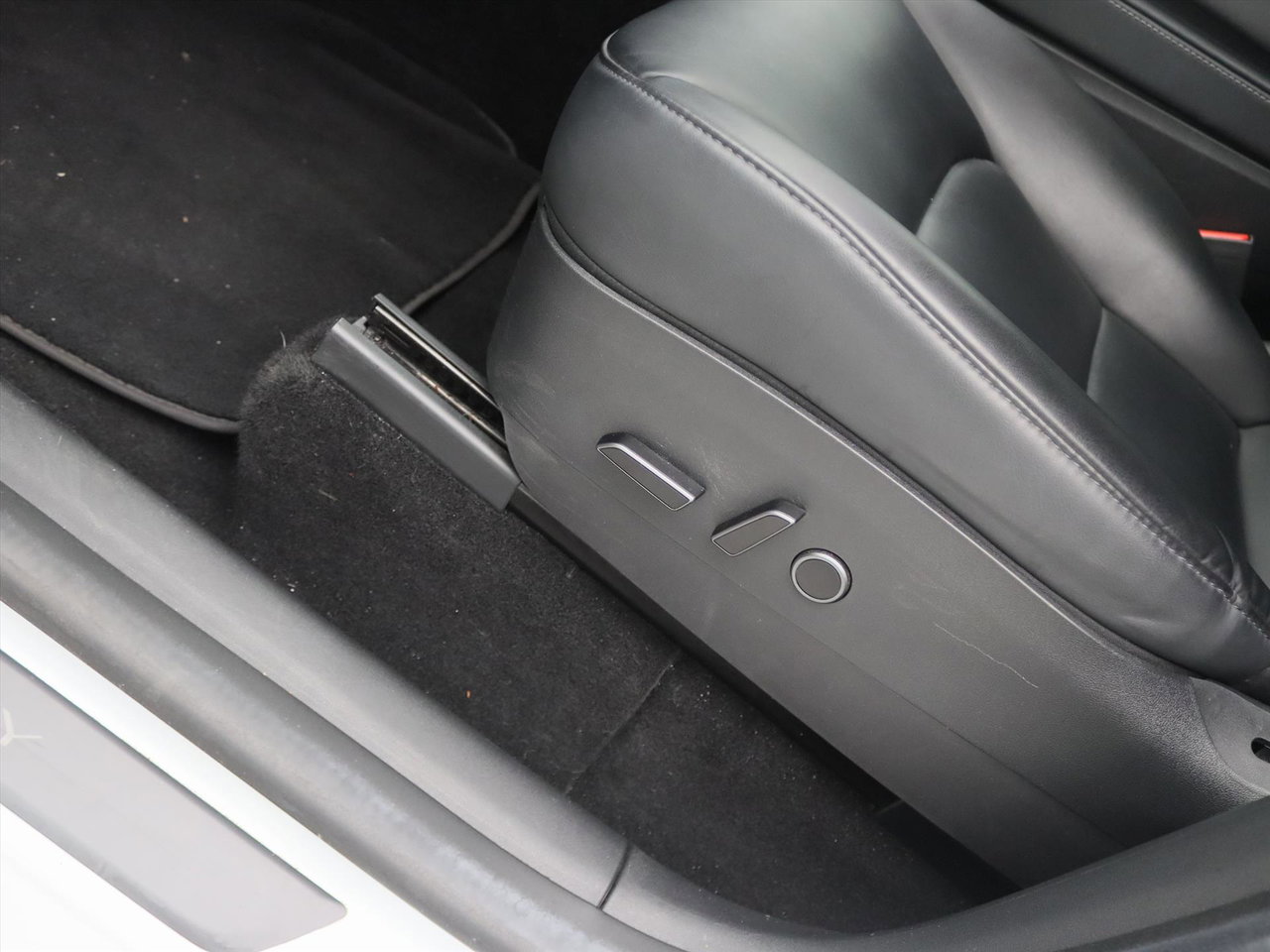 Tesla Model Y Standard RWD Plus 351pk 90,9% SoH [ TREKHAAK+LFP ACCU+AUTOPILOT+20 INCH+PREMIUM AUDIO ] 23