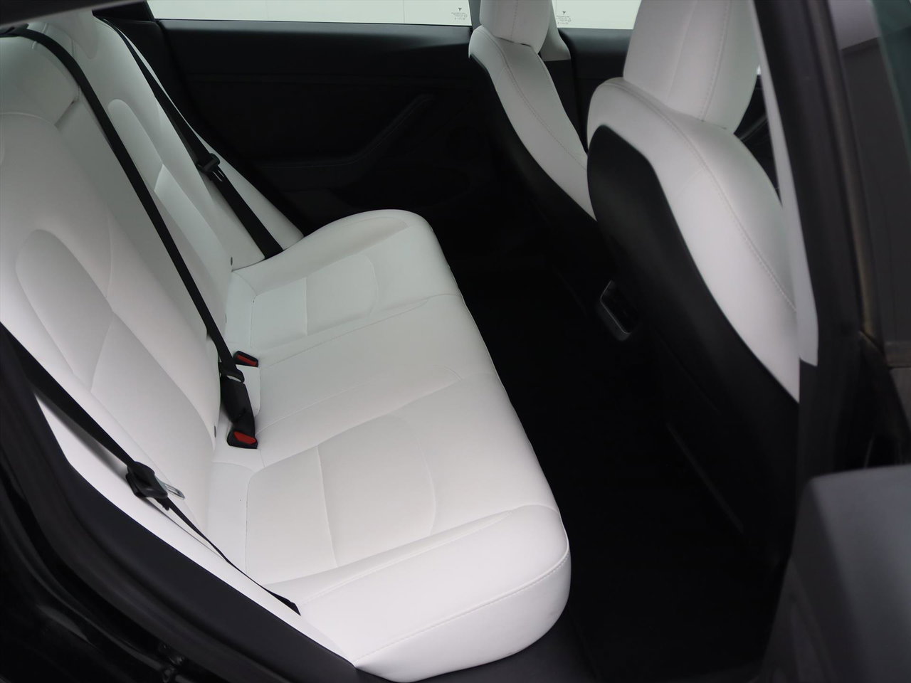 Tesla Model 3 Performance AWD 486pk 75 kWh FACELIFT 87,4% SoH [ WIT LEDER+AUTOPILOT+567KM WLTP+PREMIUM AUDIO ] 10