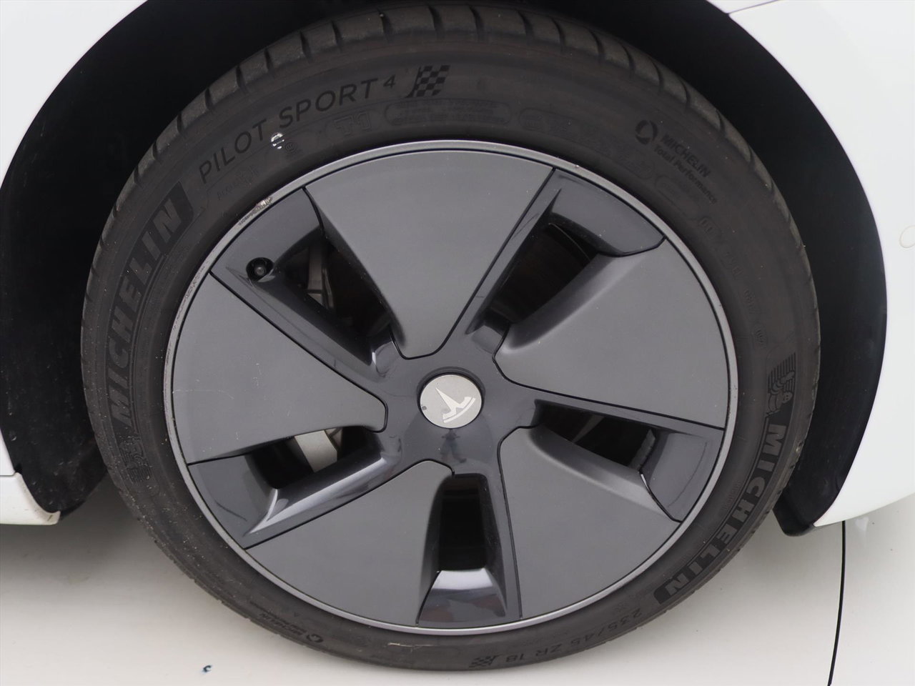 Tesla Model 3 Standard RWD Plus FACELIFT [ LFP-ACCU+WARMTEPOMP+AUTOPILOT+60 kWh+PREMIUM AUDIO ] 12