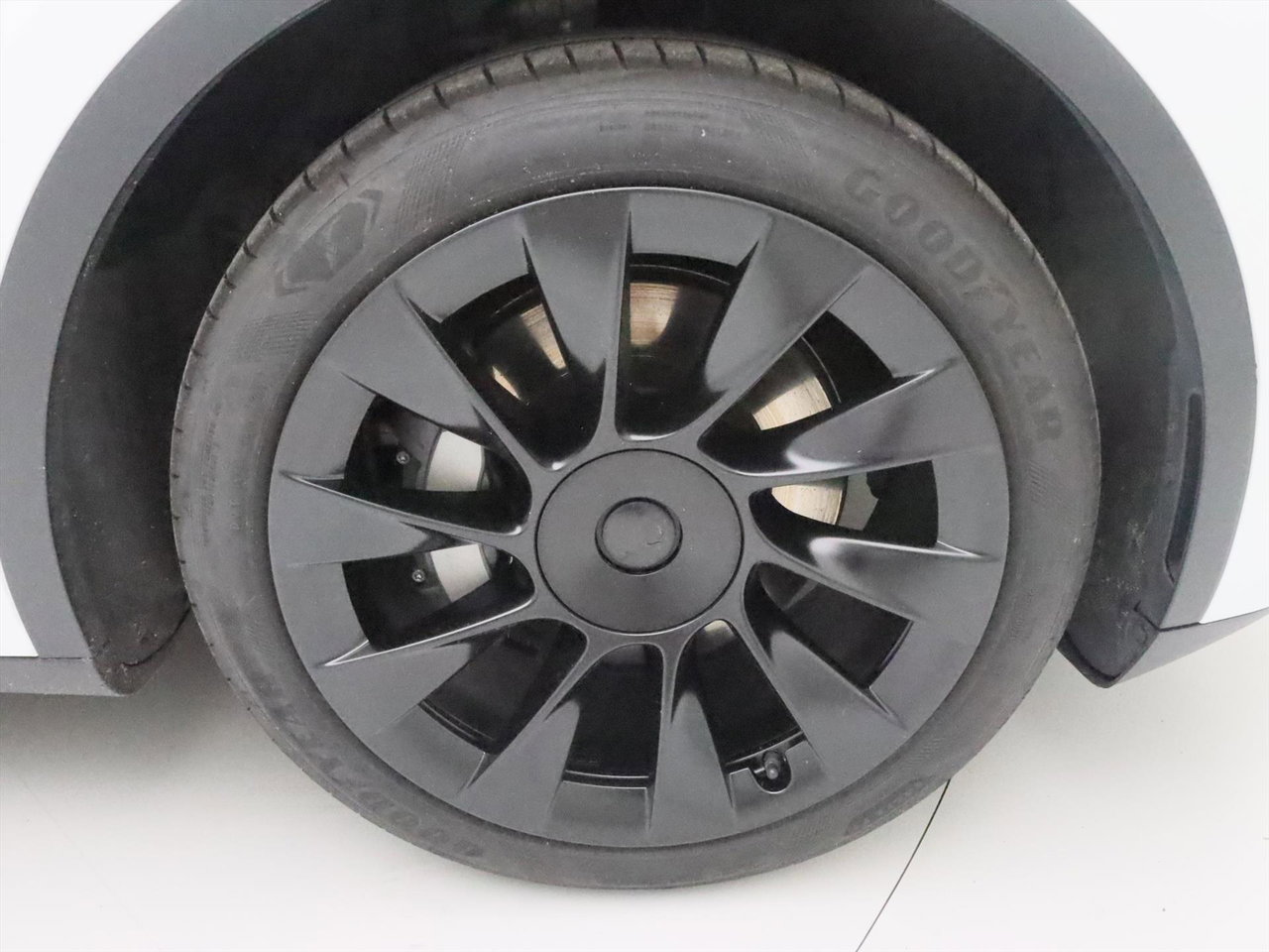 Tesla Model Y Standard RWD Plus [ TREKHAAK+LFP ACCU+AUTOPILOT+20 INCH+PREMIUM AUDIO ] 13