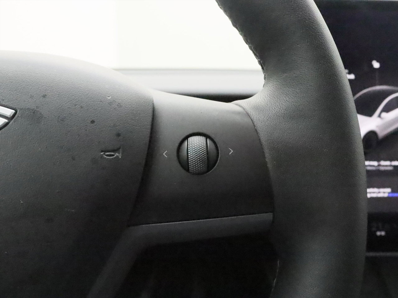 Tesla Model Y Standard RWD Plus [ TREKHAAK+LFP ACCU+AUTOPILOT+20 INCH+PREMIUM AUDIO ] 22