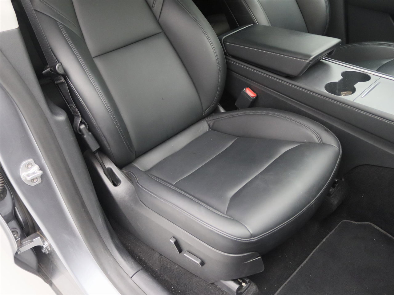 Tesla Model Y Long Range AWD 351PK 91,5% SoH [ QUICKSILVER+TREKHAAK+PREMIUM AUDIO+WARMTEPOMP+20 INCH ] 19
