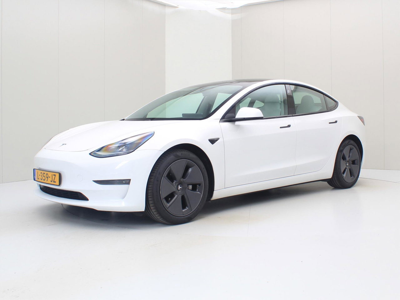 Tesla Model 3 Long-Range AWD 351pk 75 kWh FACELIFT 88,4% SoH [ WIT LEDER+WARMTEPOMP+ENHANCED AUTOPILOT+620KM WLTP+PREMIUM AUDIO ]