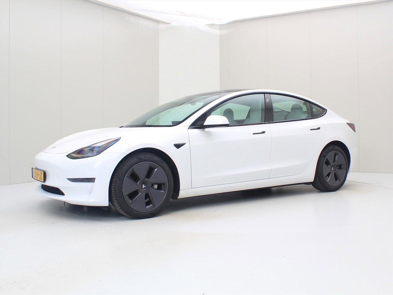 Tesla Model 3 Long-Range AWD 351pk 75 kWh FACELIFT 88,4% SoH [ WIT LEDER+WARMTEPOMP+ENHANCED AUTOPILOT+620KM WLTP+PREMIUM AUDIO ] 8