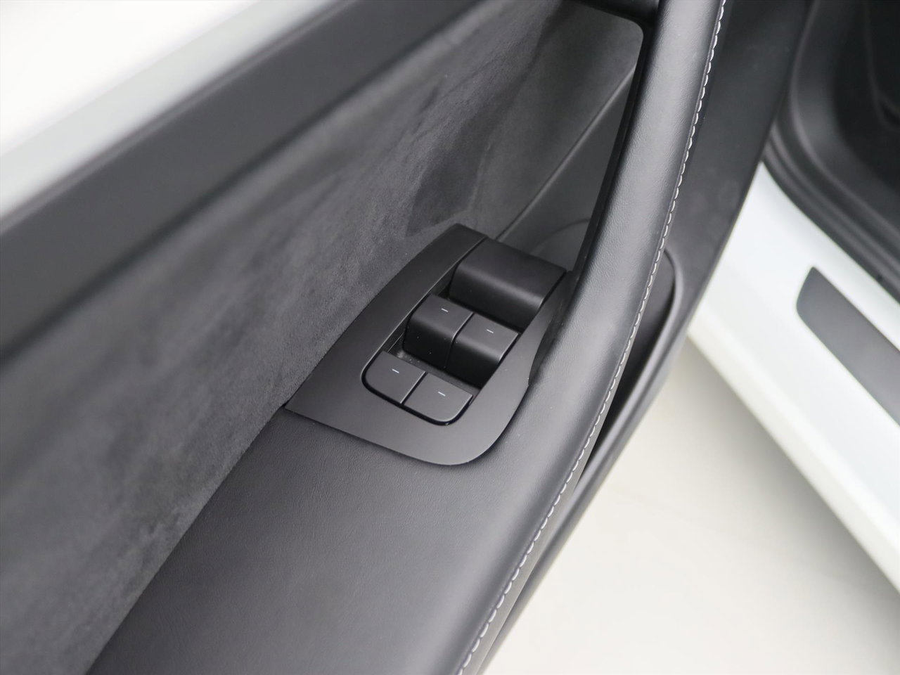 Tesla Model 3 Long-Range AWD 351pk 75 kWh FACELIFT 88,4% SoH [ WIT LEDER+WARMTEPOMP+ENHANCED AUTOPILOT+620KM WLTP+PREMIUM AUDIO ] 18
