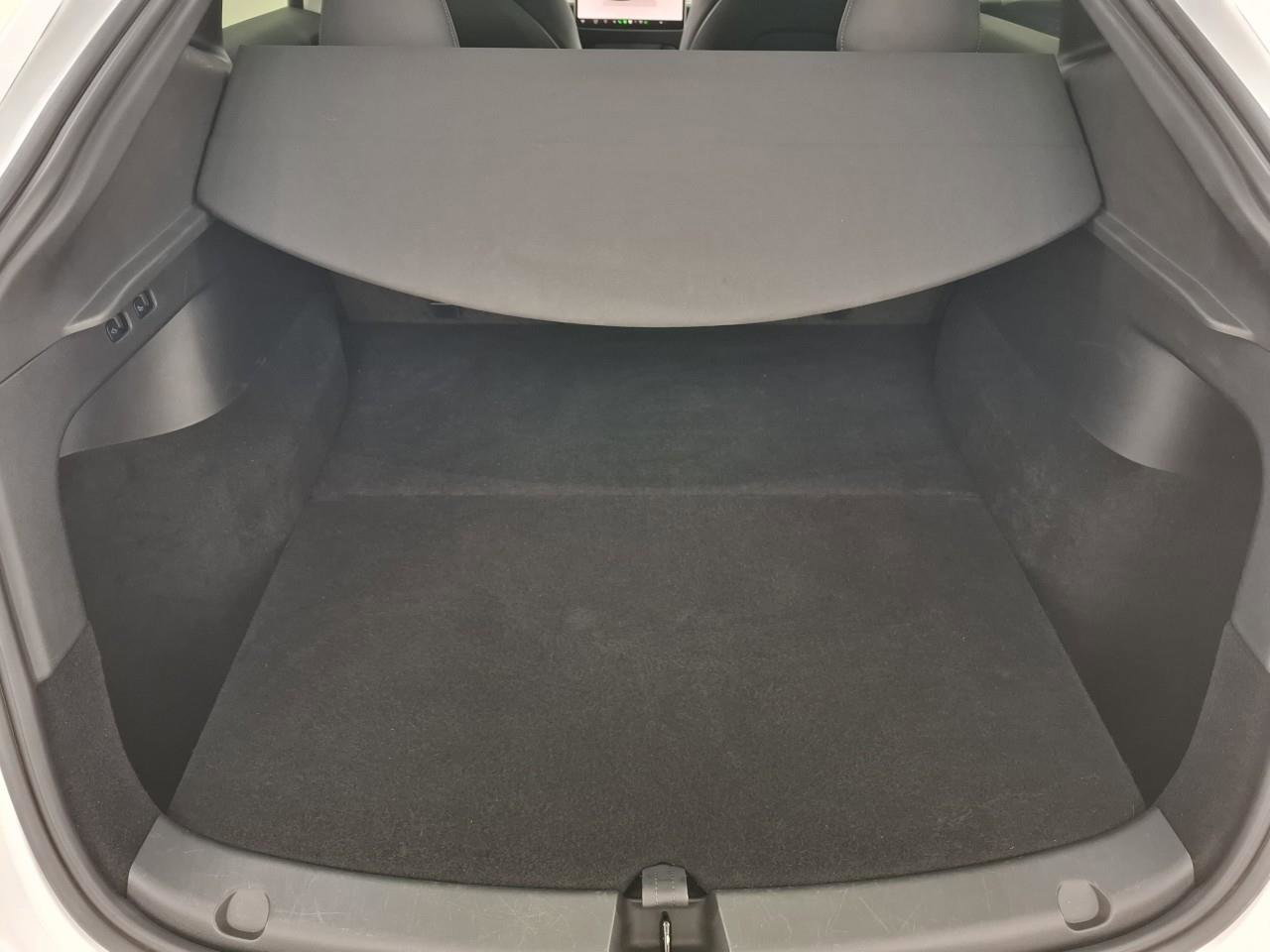 Tesla Model Y Long Range AWD 75kWh 351pk 92.1% [ AMD RYZEN+AUTOPILOT+20 INCH+PREMIUM AUDIO ] 10